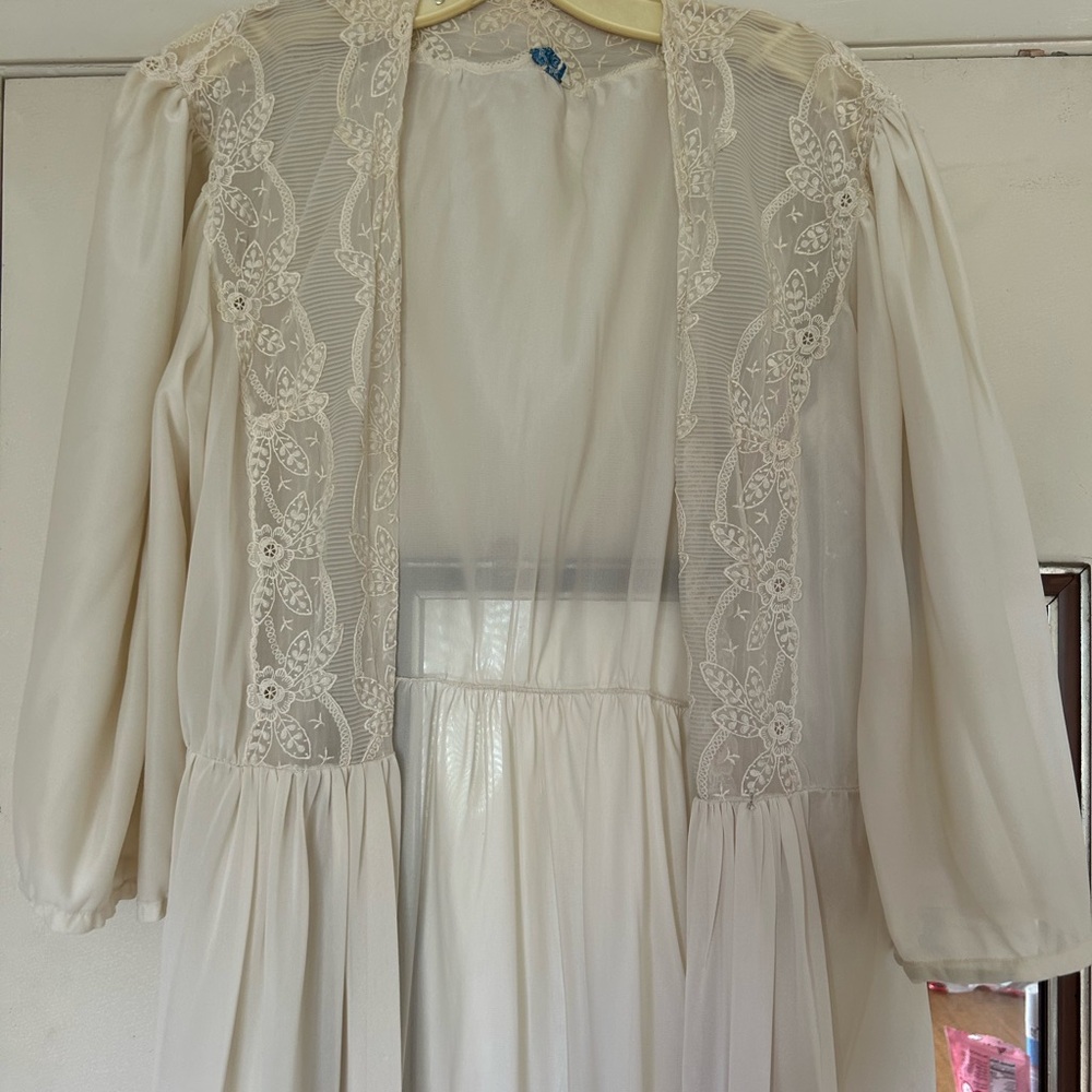 Elegant Cream Lace Chemise